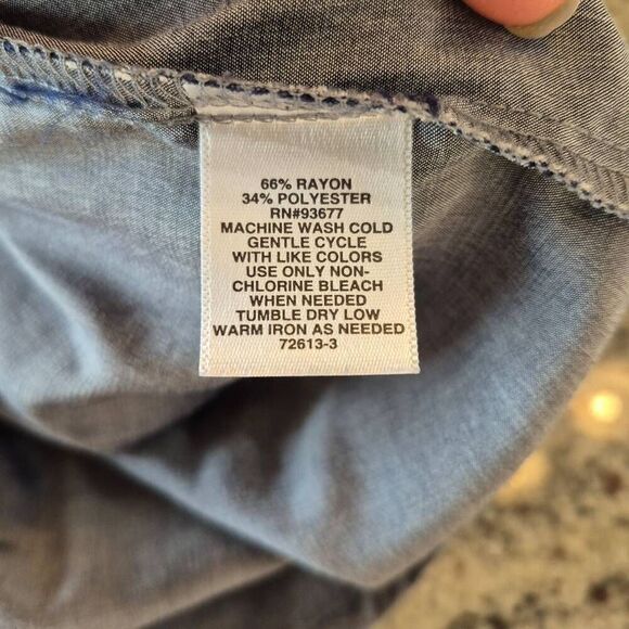 Liz Claiborne Blue Chambray Poly /Rayon Long Sleeve Blouse - Picture 8 of 9